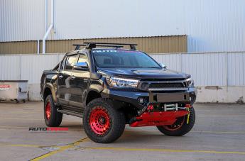 TOYOTA-HILUX-4WD-ZEPHYR-CANDY-RED-WITH-MATTE-BLACK-RING